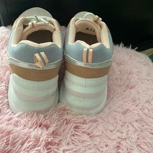 Womens sneakers